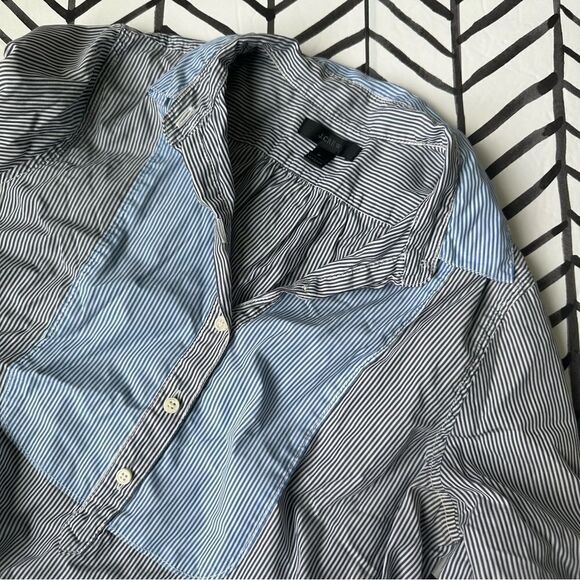 J. Crew Size 2 Collared Quarter Button with Varying Colored Striping - Picture 1 of 4